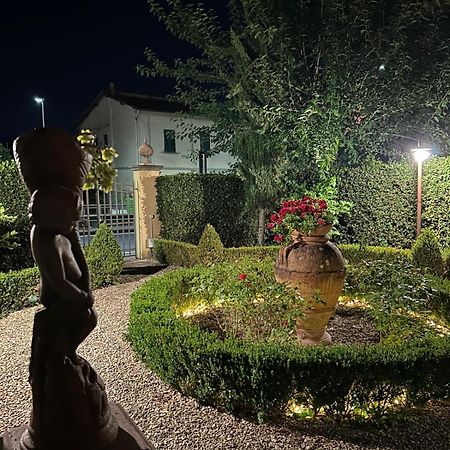 Borgo Di Beppe E Gloria Suite ซาน จิโอวานนิ วาลดาร์โน ภายนอก รูปภาพ