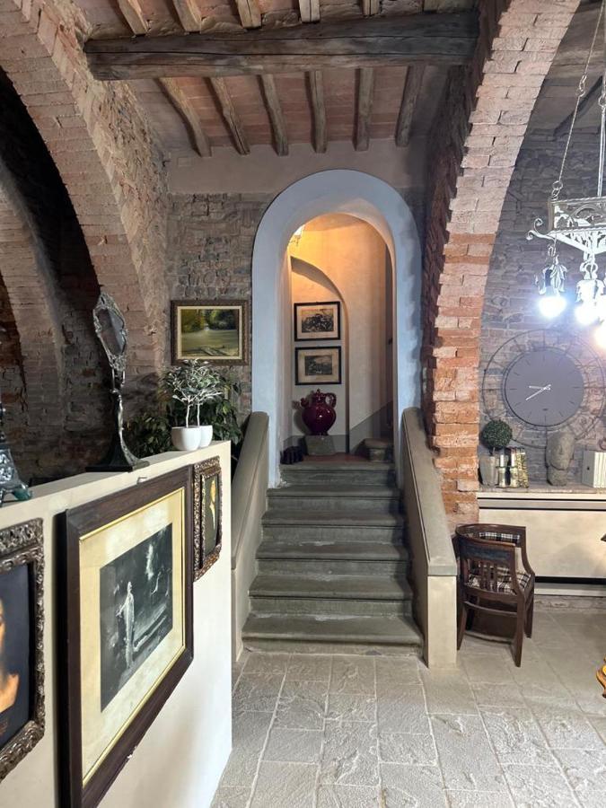 Borgo Di Beppe E Gloria Suite ซาน จิโอวานนิ วาลดาร์โน ภายนอก รูปภาพ