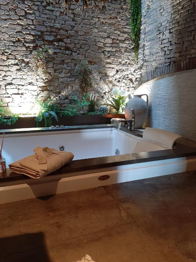 Borgo Di Beppe E Gloria Suite ซาน จิโอวานนิ วาลดาร์โน ภายนอก รูปภาพ