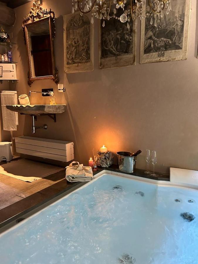 Borgo Di Beppe E Gloria Suite ซาน จิโอวานนิ วาลดาร์โน ภายนอก รูปภาพ