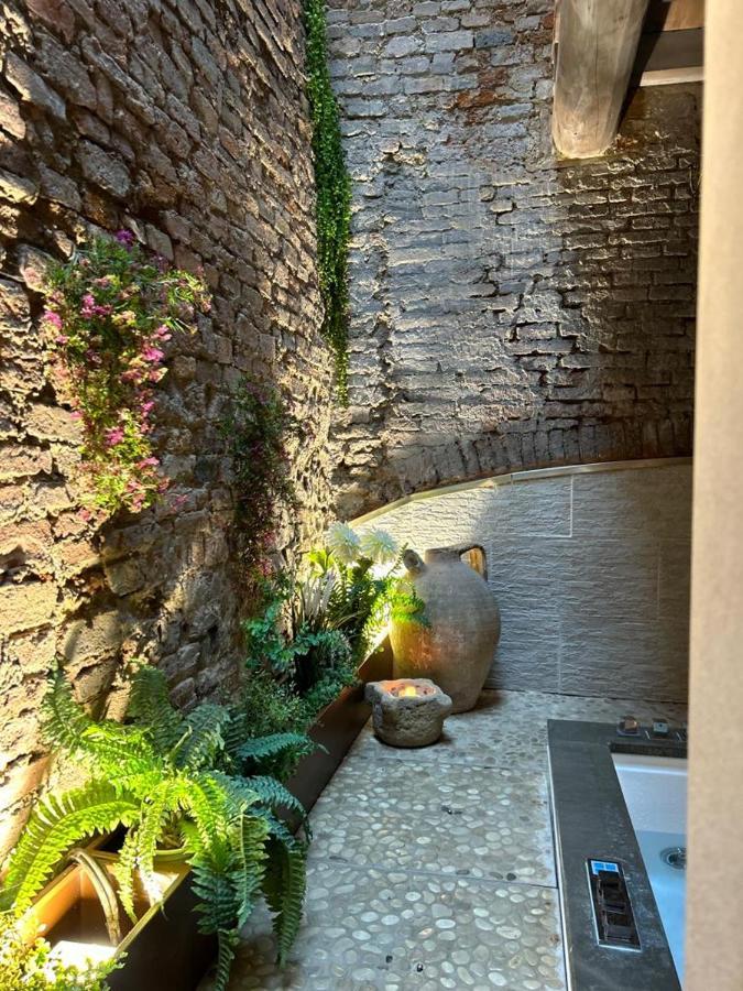 Borgo Di Beppe E Gloria Suite ซาน จิโอวานนิ วาลดาร์โน ภายนอก รูปภาพ