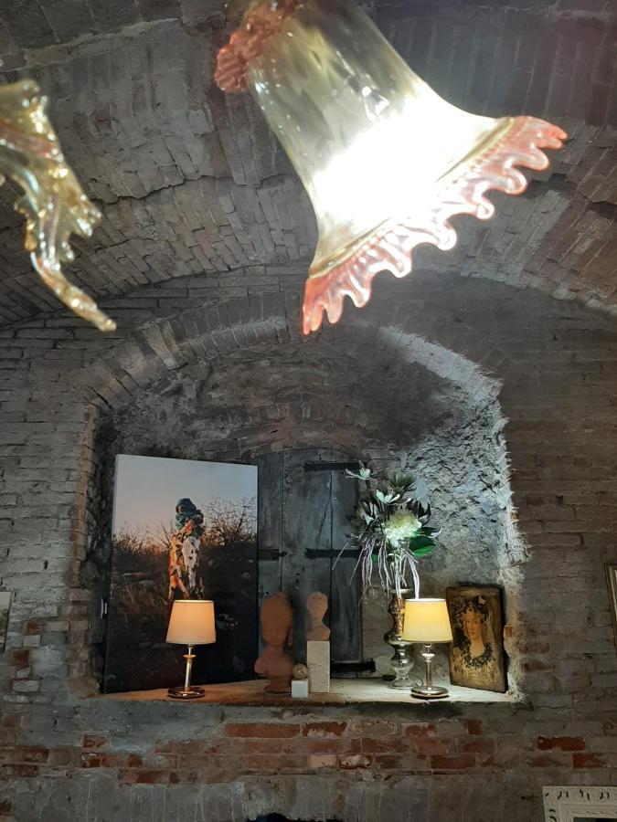 Borgo Di Beppe E Gloria Suite ซาน จิโอวานนิ วาลดาร์โน ภายนอก รูปภาพ