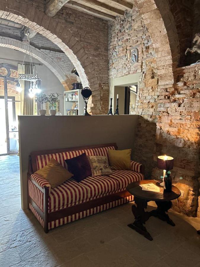 Borgo Di Beppe E Gloria Suite ซาน จิโอวานนิ วาลดาร์โน ภายนอก รูปภาพ