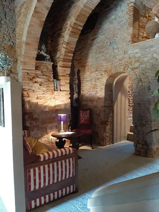 Borgo Di Beppe E Gloria Suite ซาน จิโอวานนิ วาลดาร์โน ภายนอก รูปภาพ