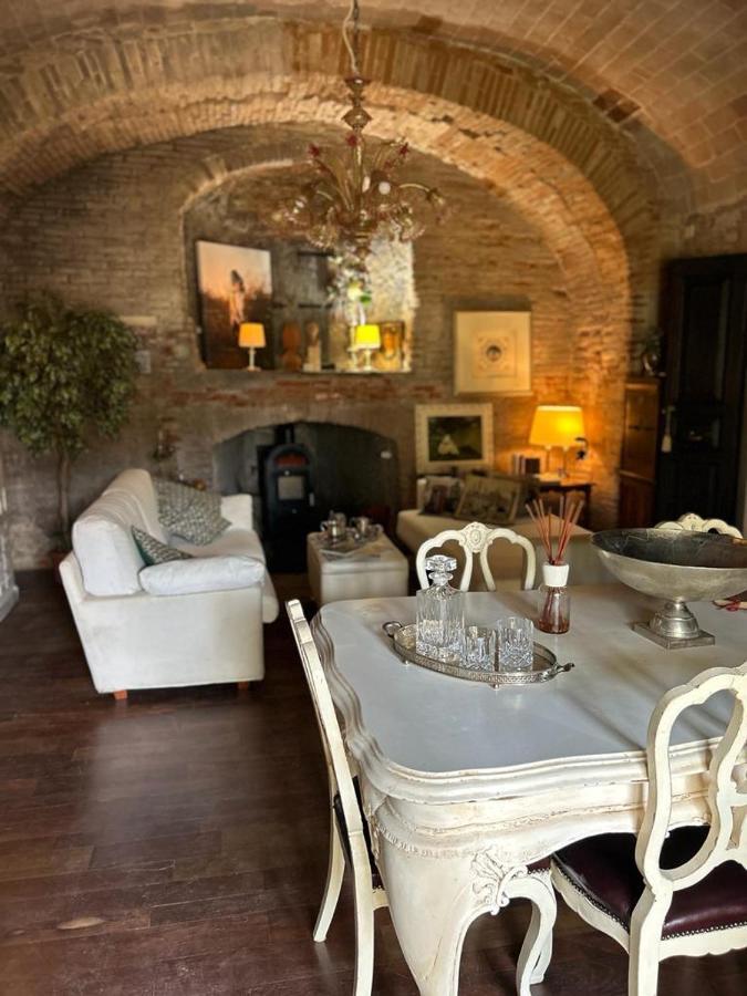 Borgo Di Beppe E Gloria Suite ซาน จิโอวานนิ วาลดาร์โน ภายนอก รูปภาพ