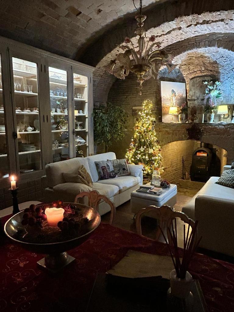Borgo Di Beppe E Gloria Suite ซาน จิโอวานนิ วาลดาร์โน ภายนอก รูปภาพ