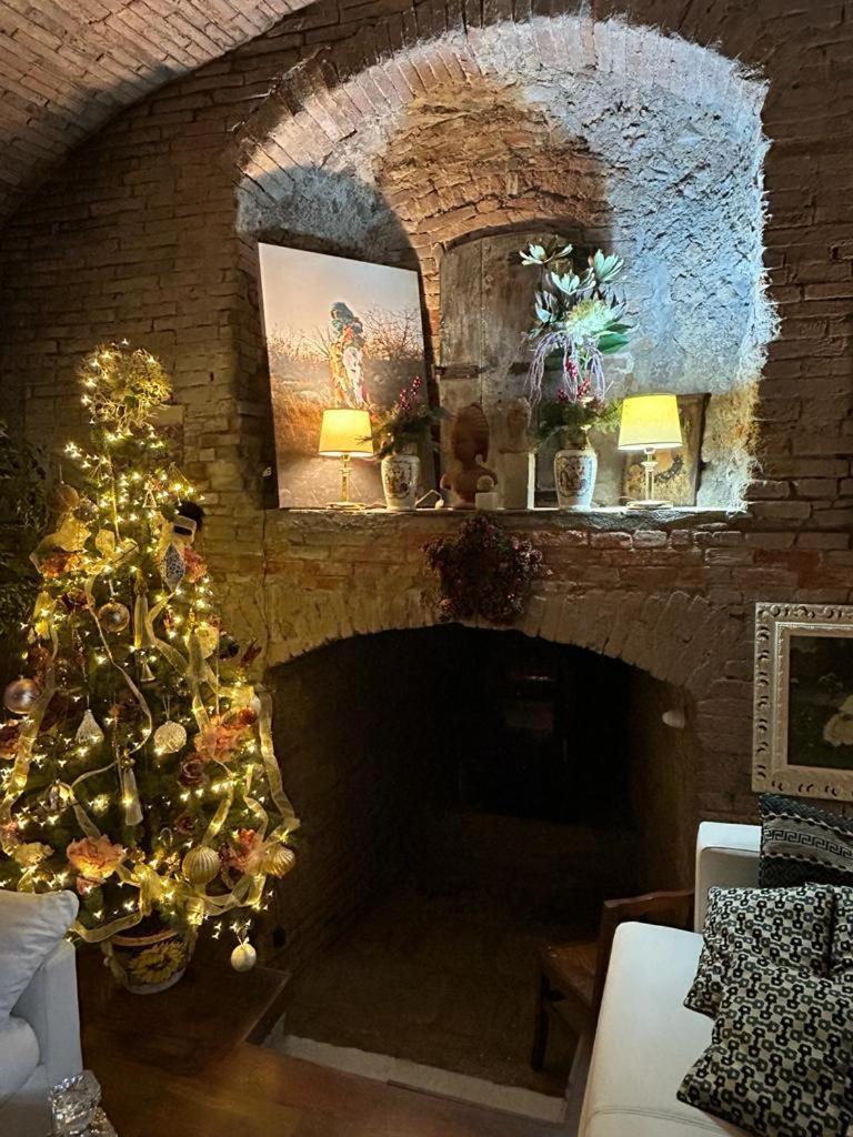Borgo Di Beppe E Gloria Suite ซาน จิโอวานนิ วาลดาร์โน ภายนอก รูปภาพ