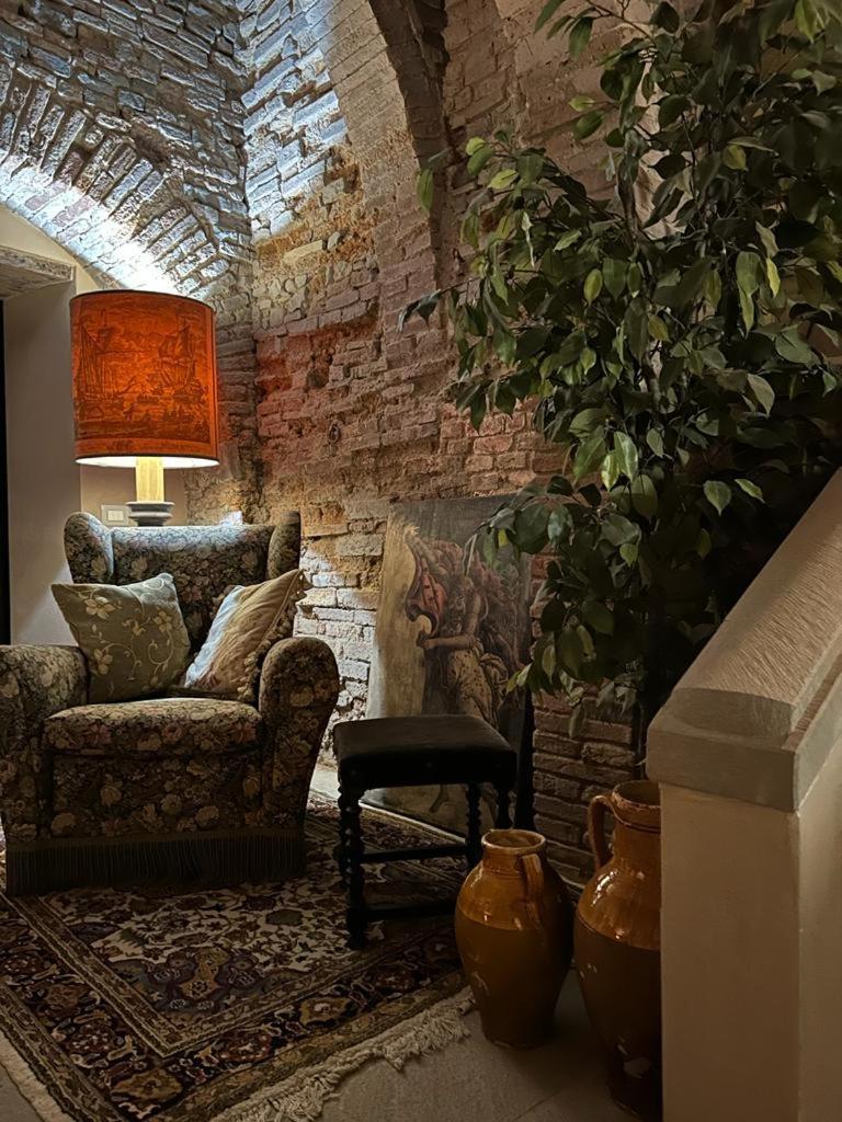 Borgo Di Beppe E Gloria Suite ซาน จิโอวานนิ วาลดาร์โน ภายนอก รูปภาพ