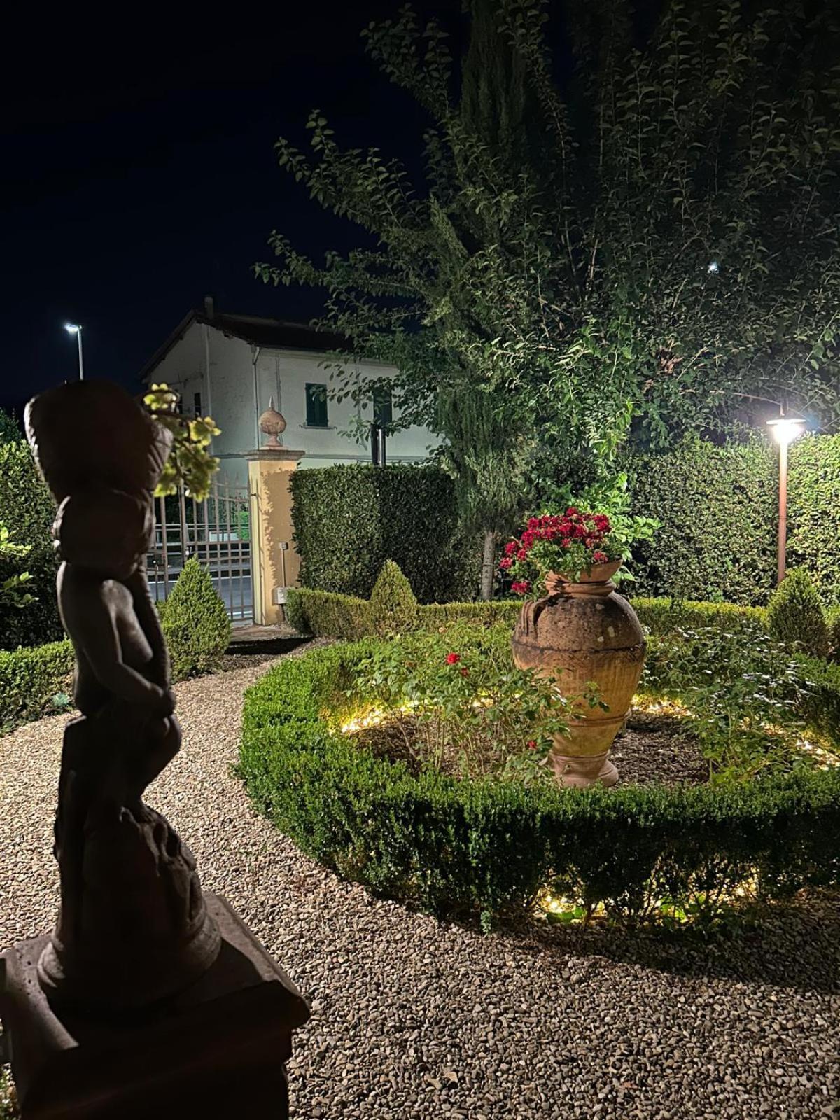 Borgo Di Beppe E Gloria Suite ซาน จิโอวานนิ วาลดาร์โน ภายนอก รูปภาพ